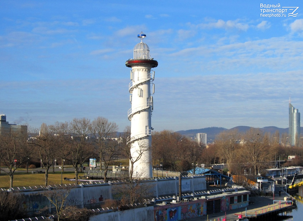 Маяки