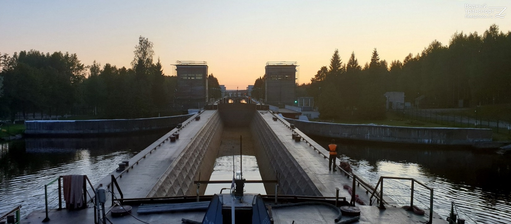 7665. View from wheelhouses and bridge wings