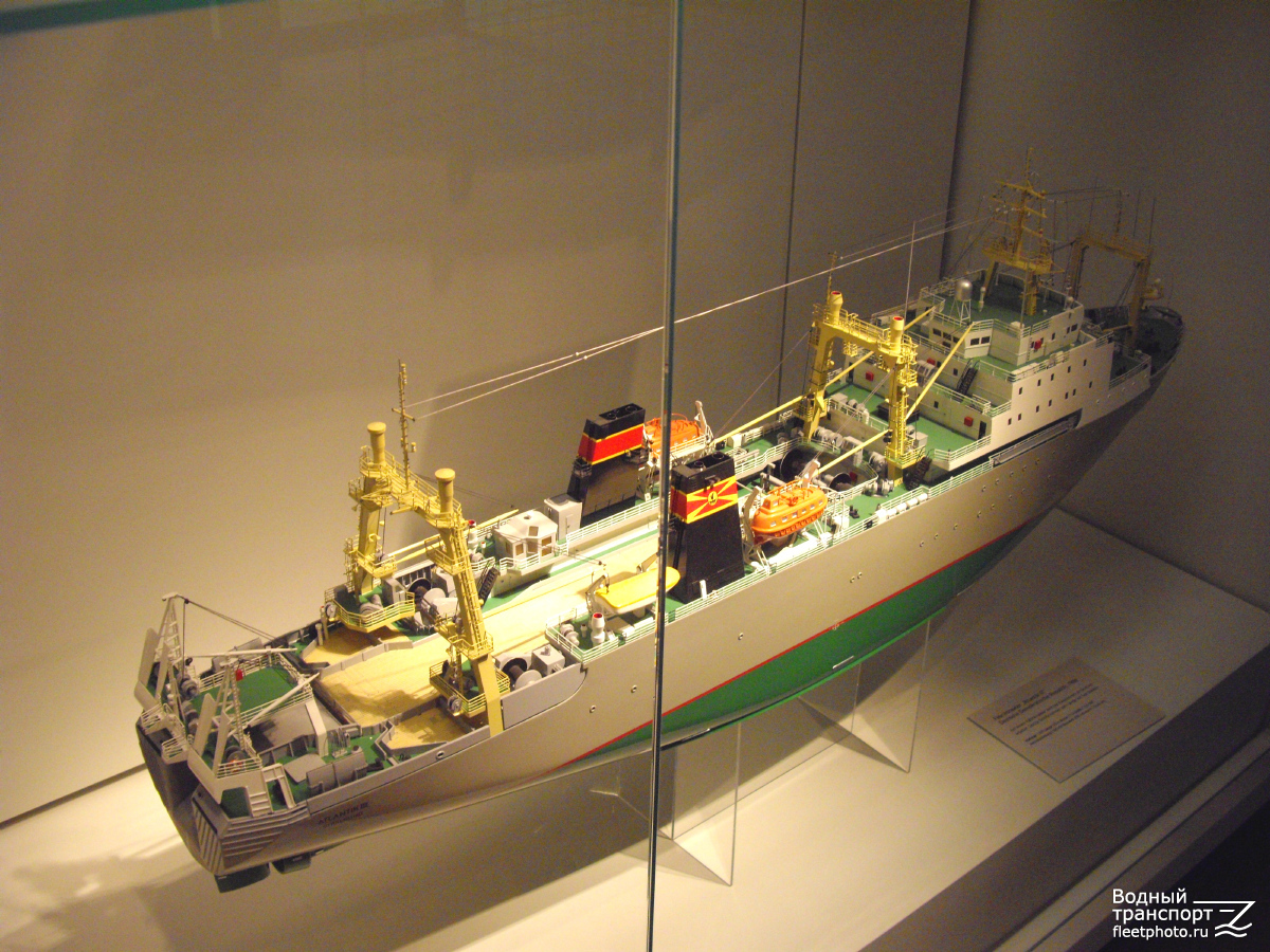 Moon I. Модели гражданских судов