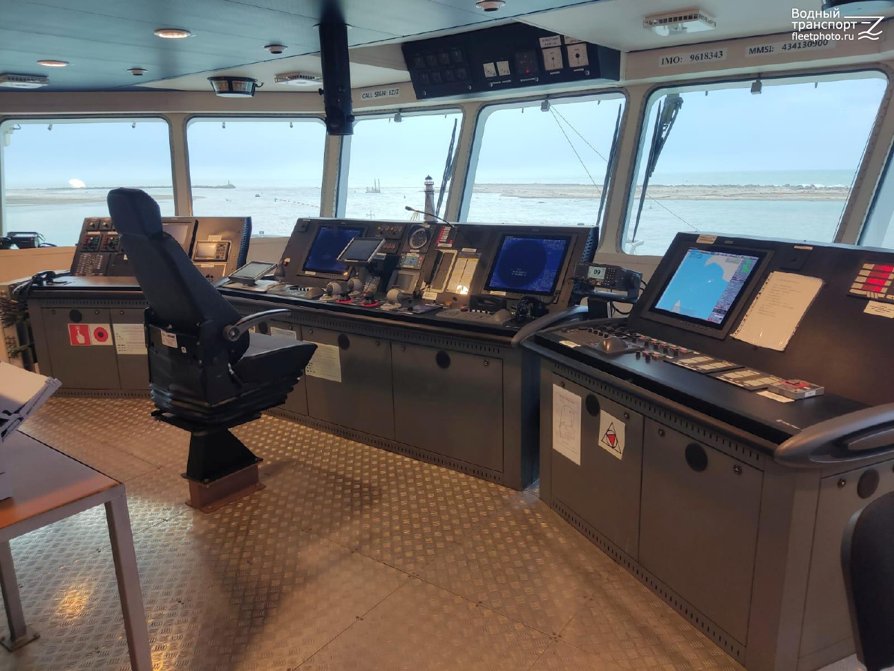 Palwan. Wheelhouses, Control panels