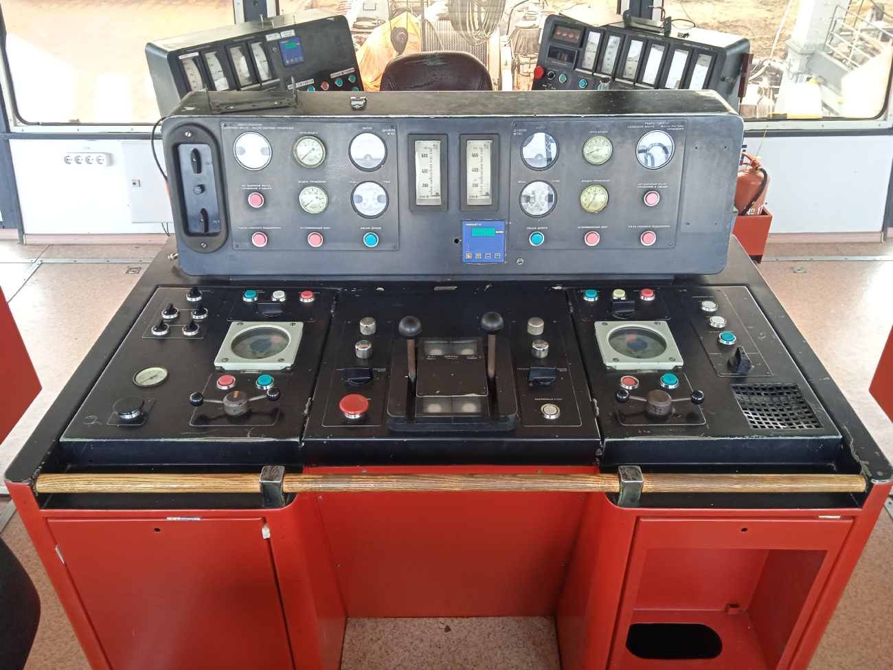 Аган. Wheelhouses, Control panels