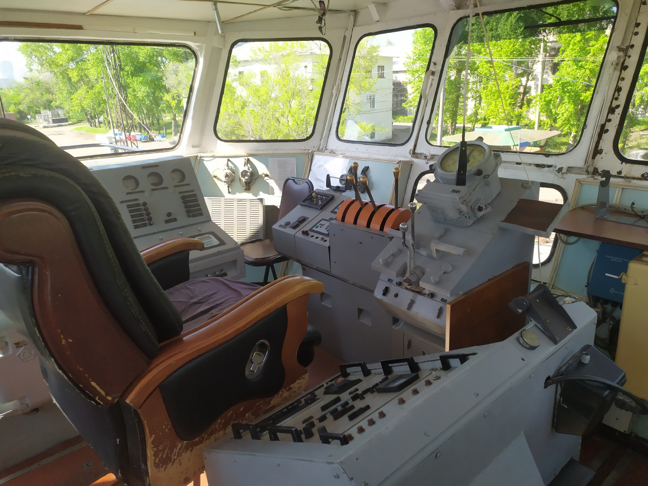 РТ-686. Рулевые рубки, посты управления