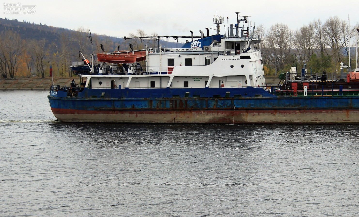 Капитан Жданов. Vessel superstructures