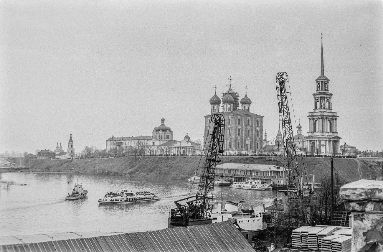 Стрежень, М-274, В-69, ДЖ-1, Неопознанное судно - тип Москвич
