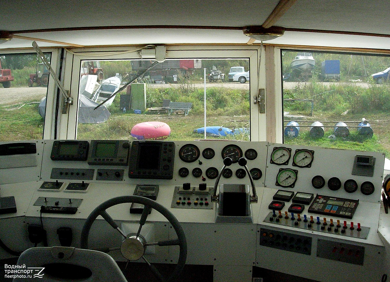 М-261. Wheelhouses, Control panels