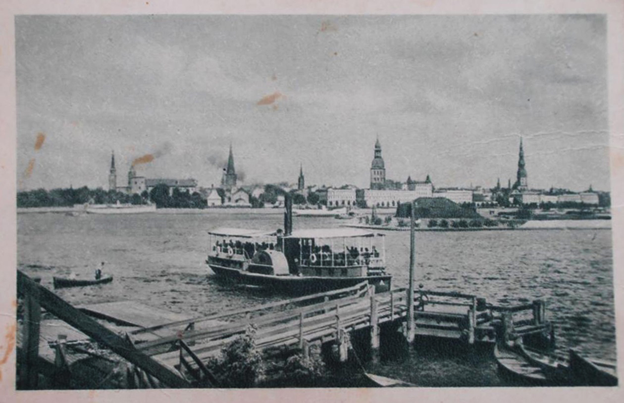 A. Книги, фотоальбомы и периодические издания