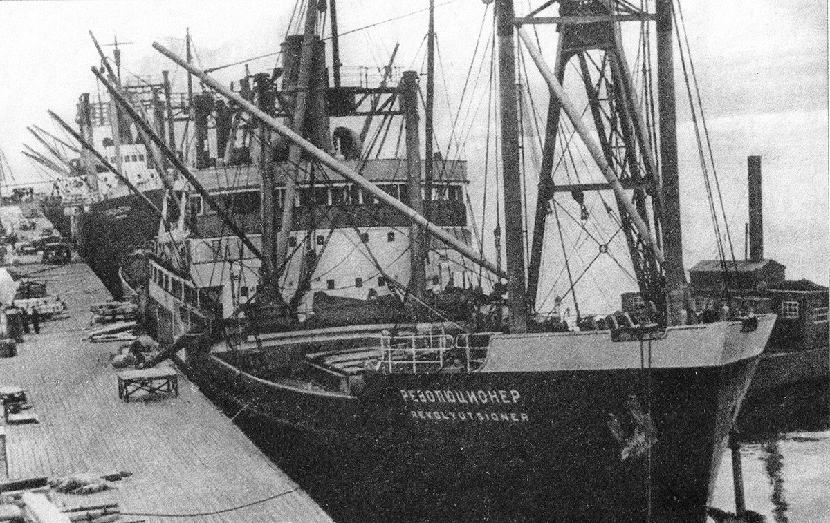 Революционер. Книги, фотоальбомы и периодические издания