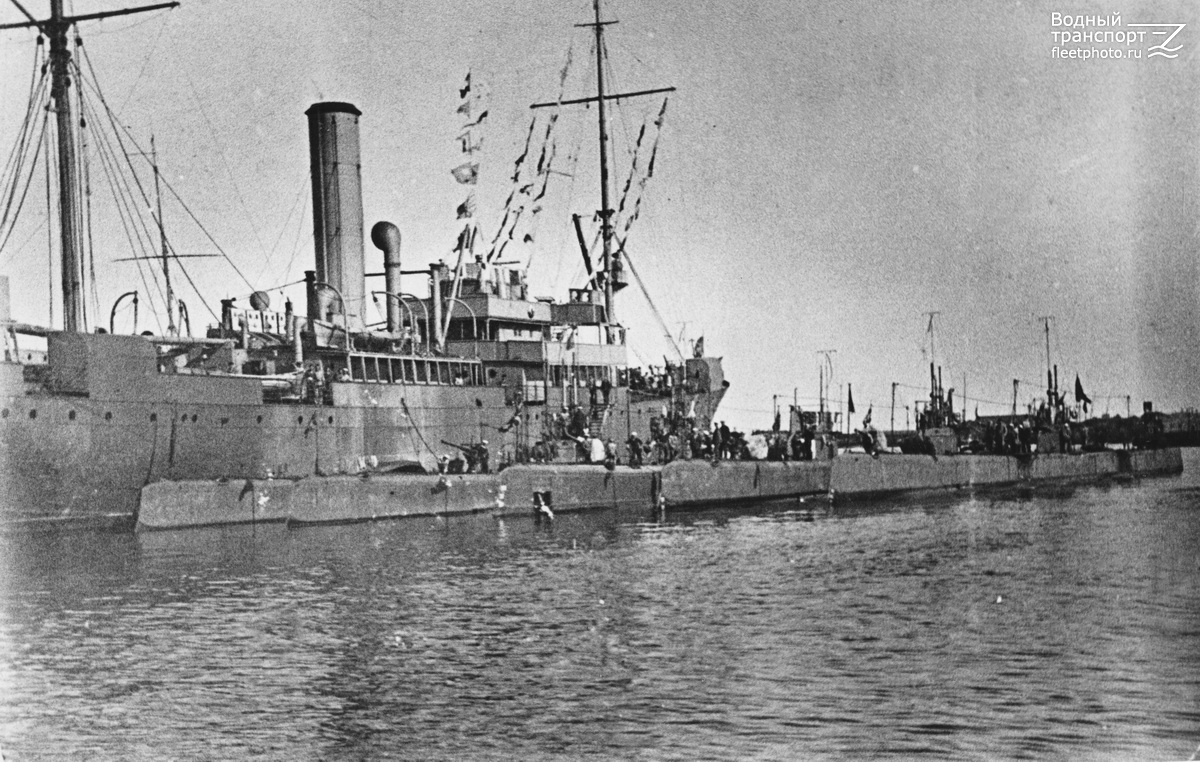 Смольный. Unidentified ships