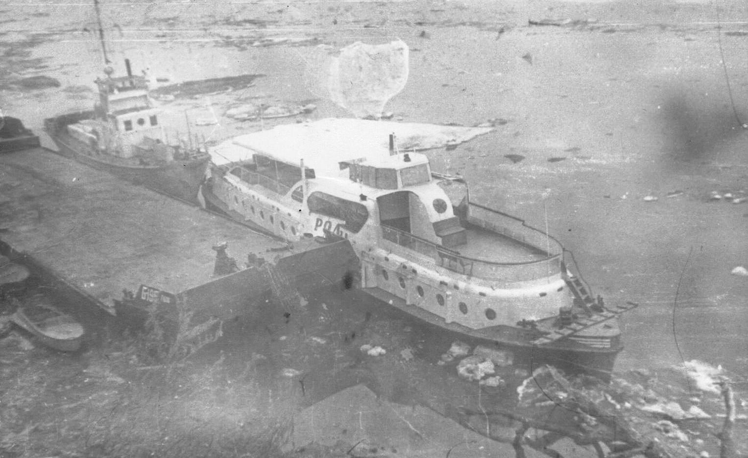 195, Родина