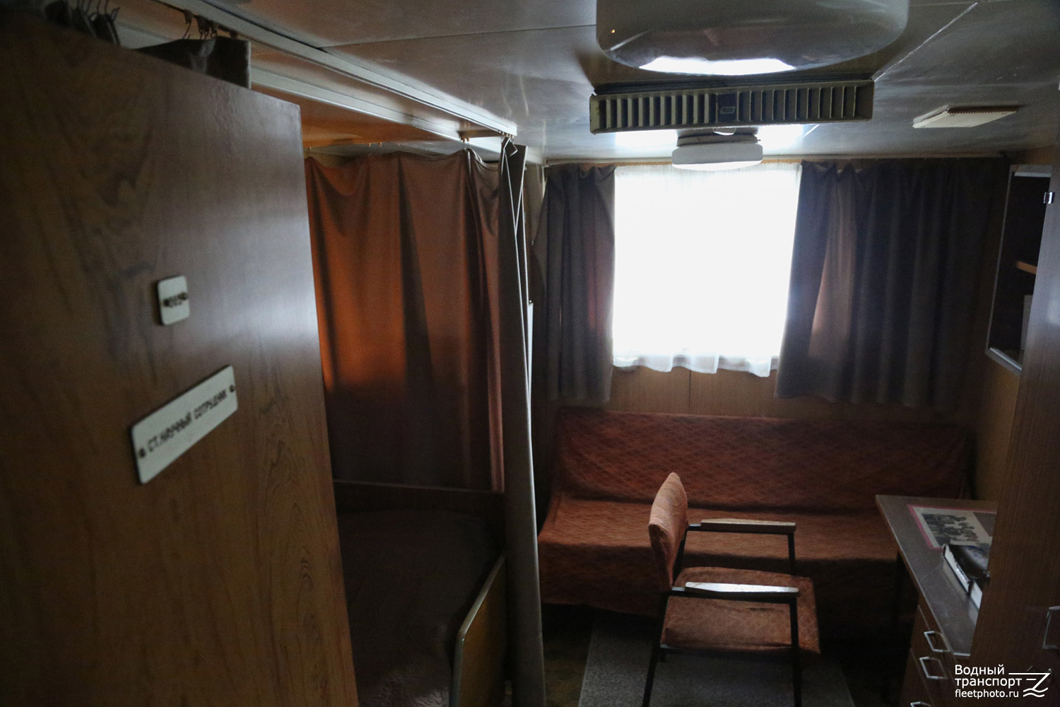Космонавт Виктор Пацаев. Internal compartments