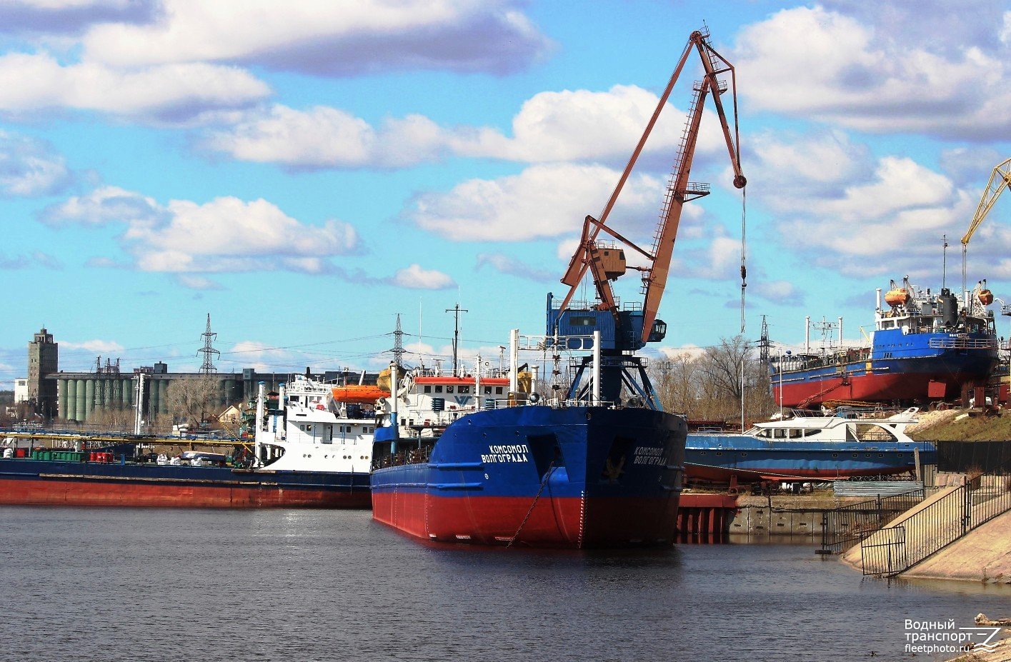 Волгонефть-159, Комсомол Волгограда, Волгонефть-217. Неопознанные суда