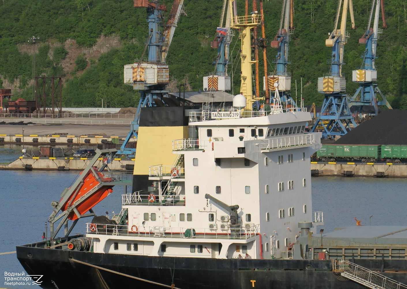 Tai Ze Xing 319. Vessel superstructures