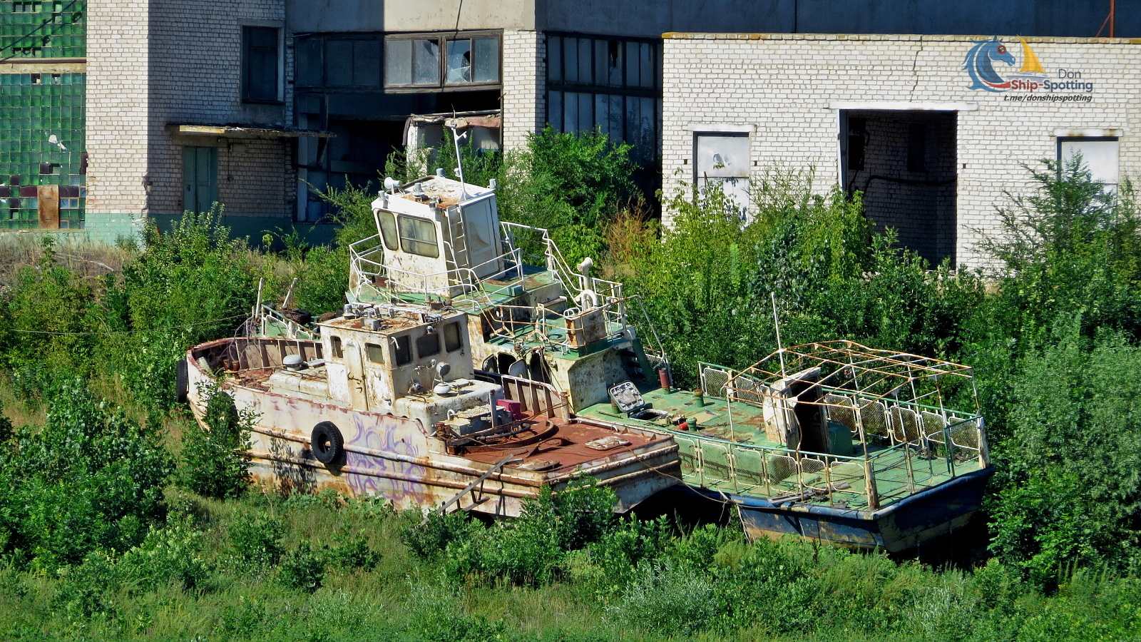 Неопознанное судно - тип РБТ, Неопознанное судно - тип Ярославец. Волжский бассейн