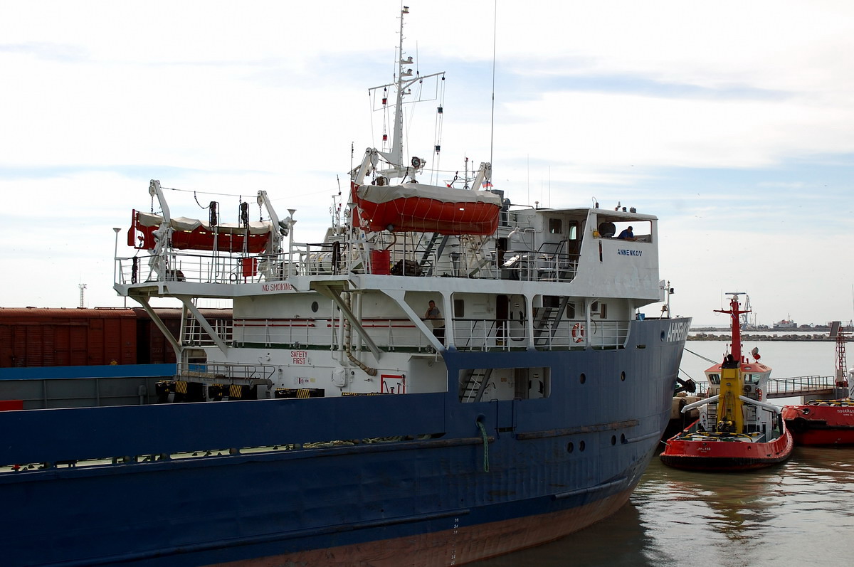 Анненков. Vessel superstructures