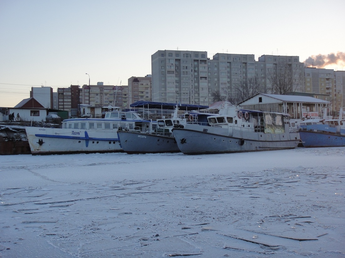 Лазурь, Искра, Неопознанное судно - тип Ярославец
