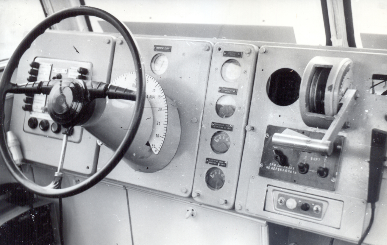 Луч-2. Wheelhouses, Control panels