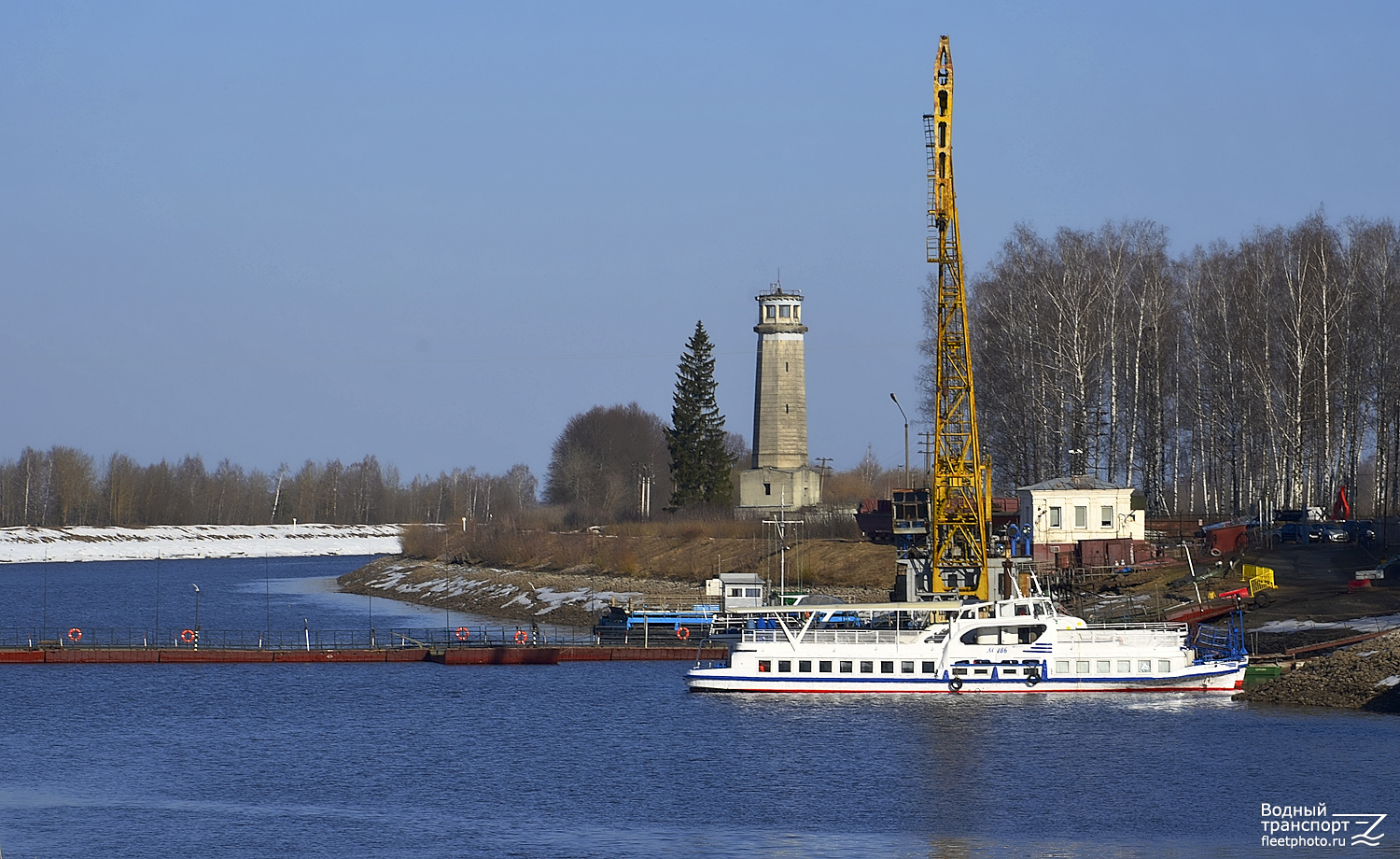 М-186. Большой Волжский маяк, Паромные переправы