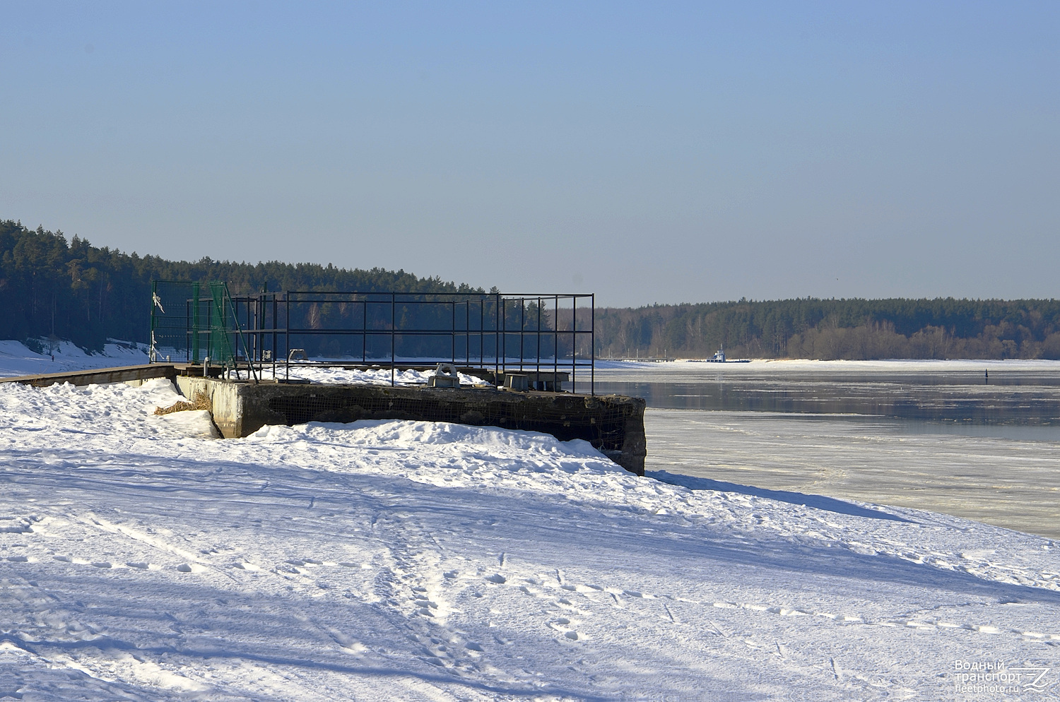 Неопознанный дебаркадер (Конаково). Russia - Volga Basin