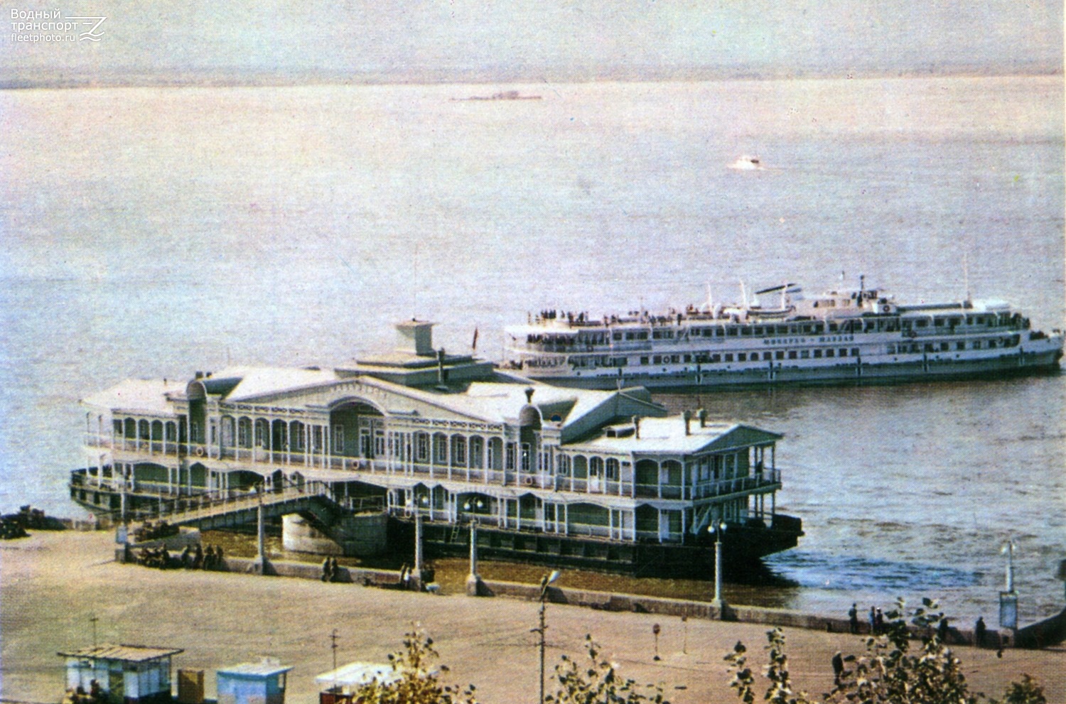 Дебаркадер-436, Миклухо-Маклай. Книги, фотоальбомы и периодические издания