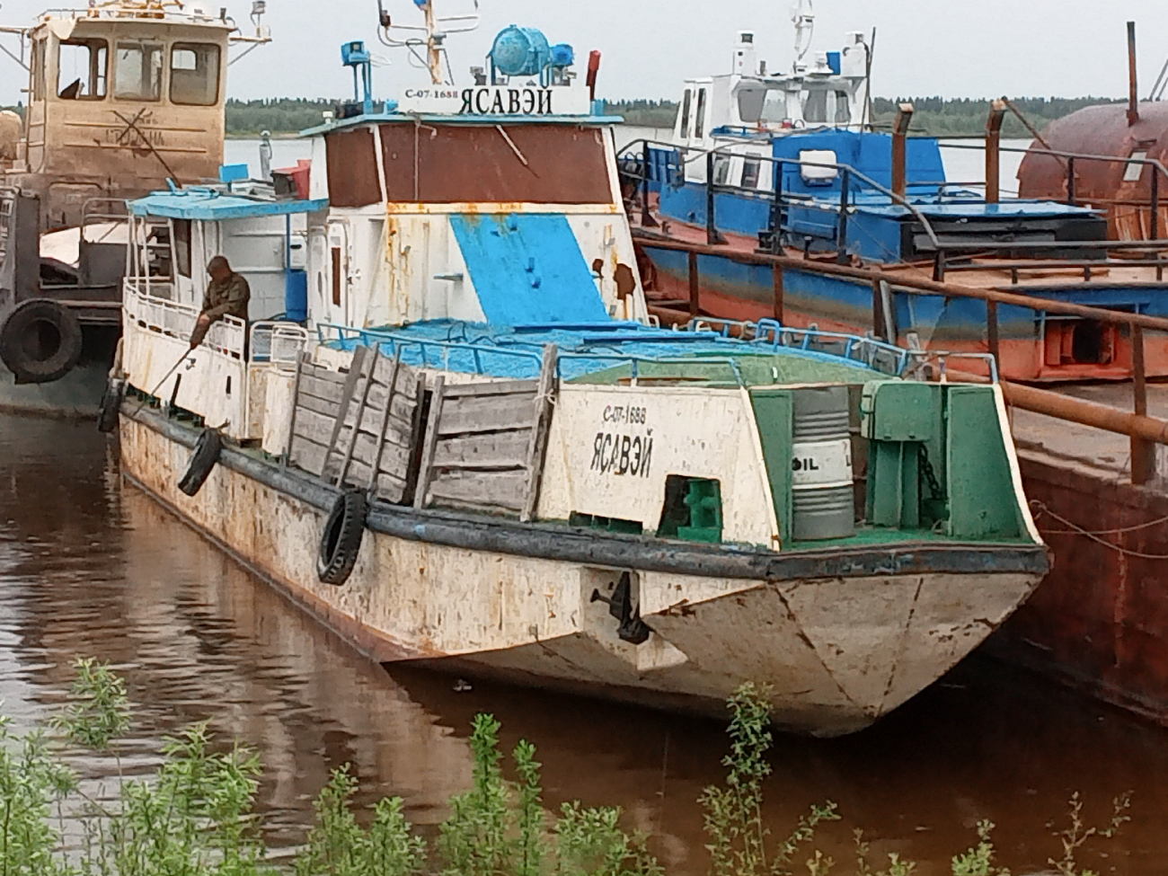 Ясавэй. Unidentified ships