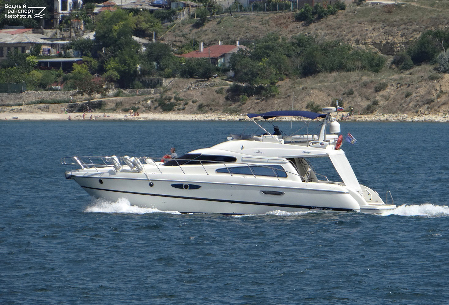 Неопознанная яхта - тип Cranchi Atlantique 50. Черноморский бассейн