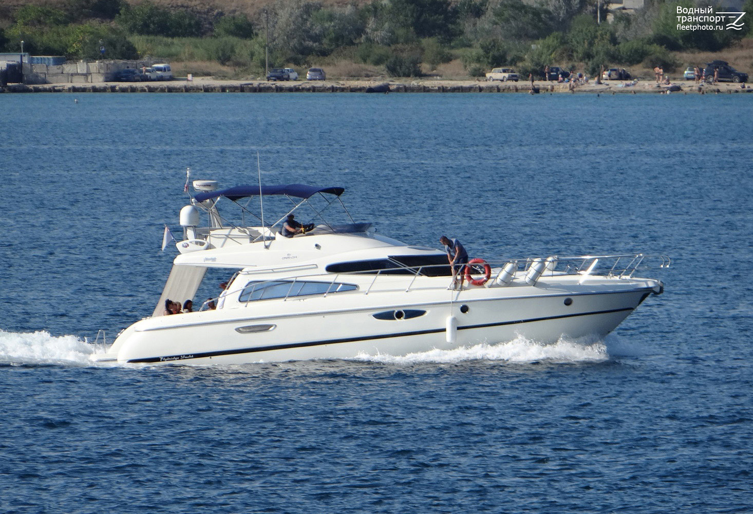 Неопознанная яхта - тип Cranchi Atlantique 50. Черноморский бассейн