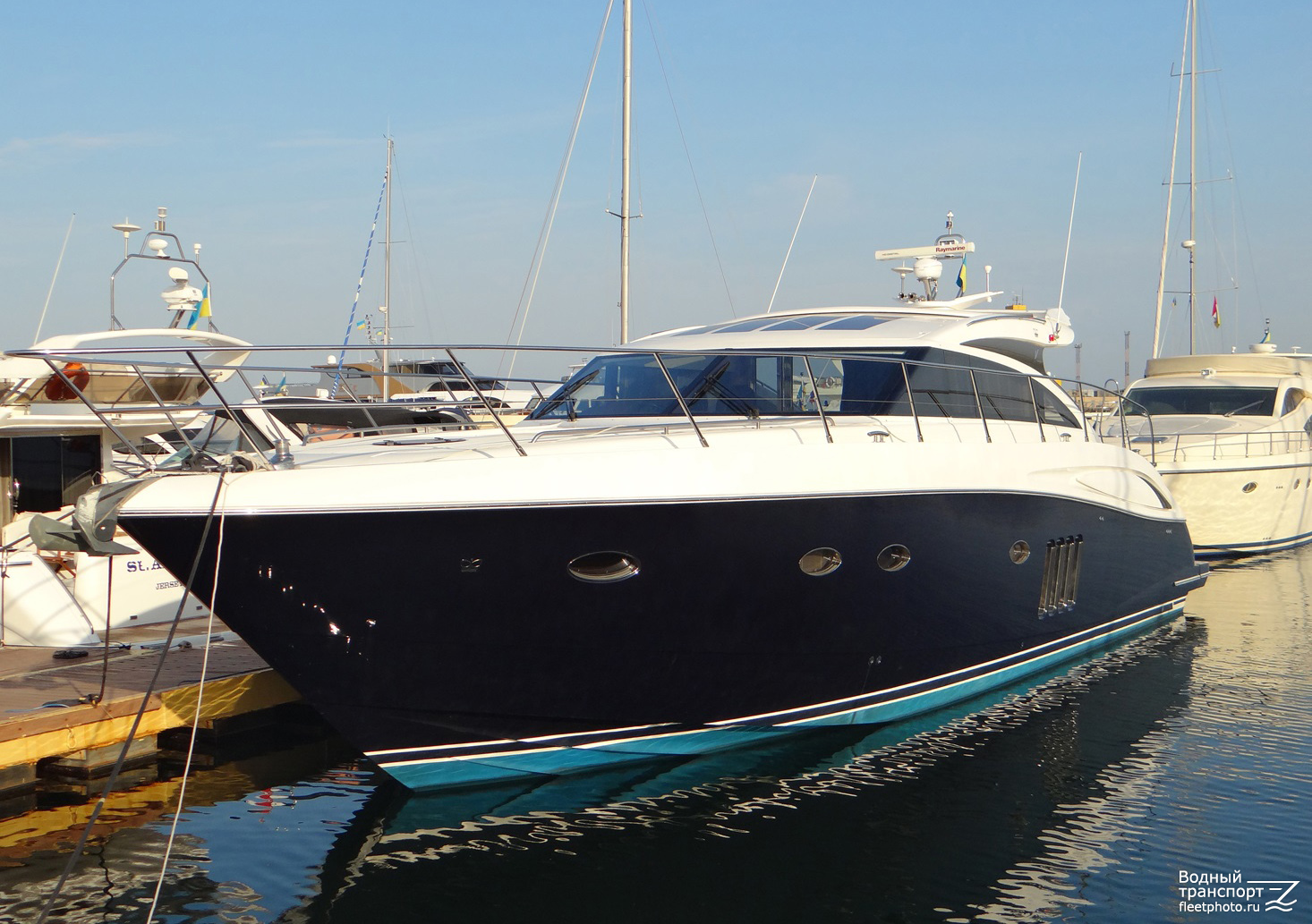 Неопознанная яхта - тип Princess V62. Ukraine - Black Sea Basin