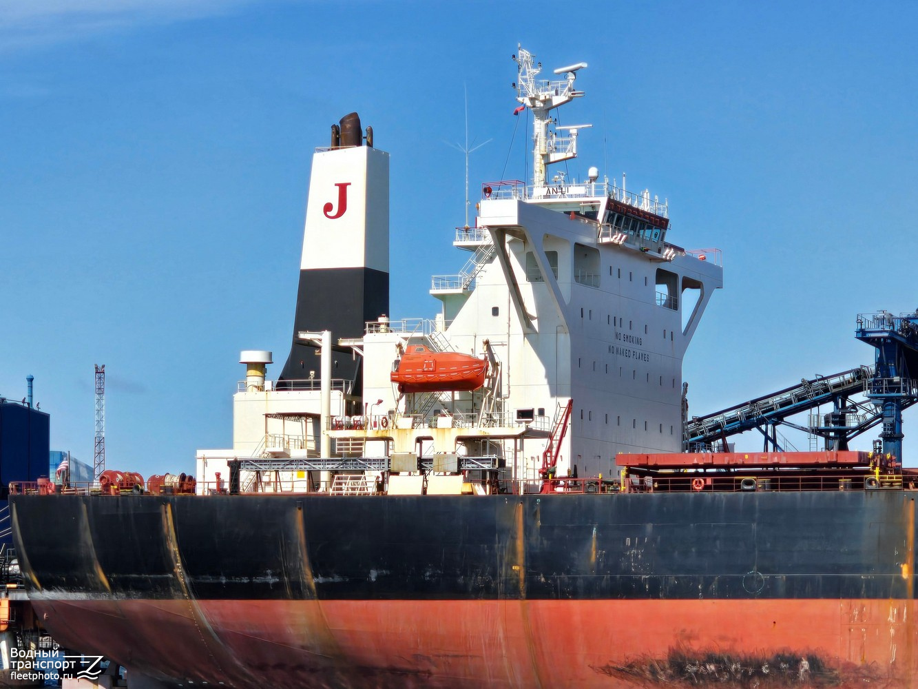 An Li. Vessel superstructures