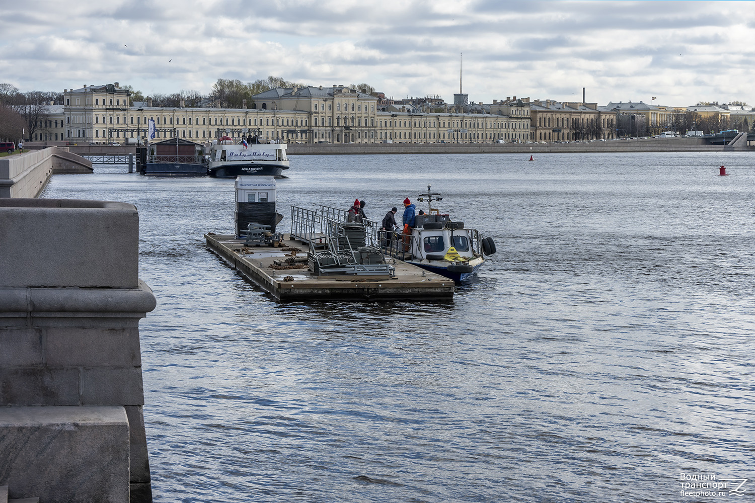 Р 01, Дунаевский, Неопознанный понтон, Изора