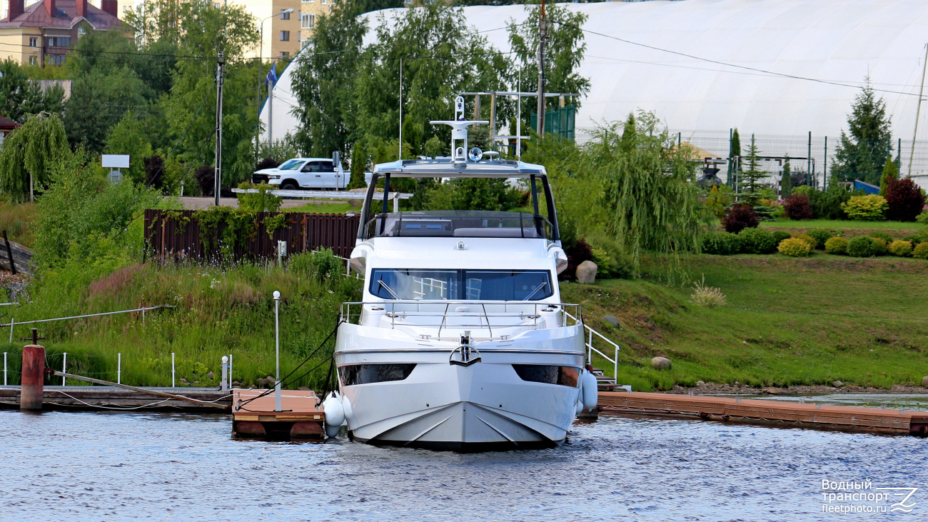Неопознанная яхта - Azimut 72 Fly