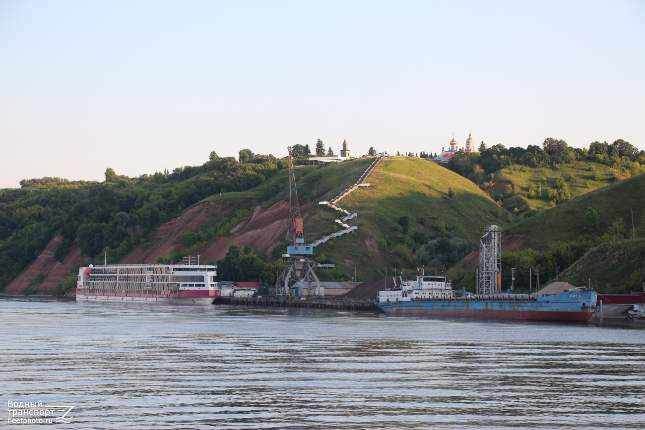 Мустай Карим, Рига
