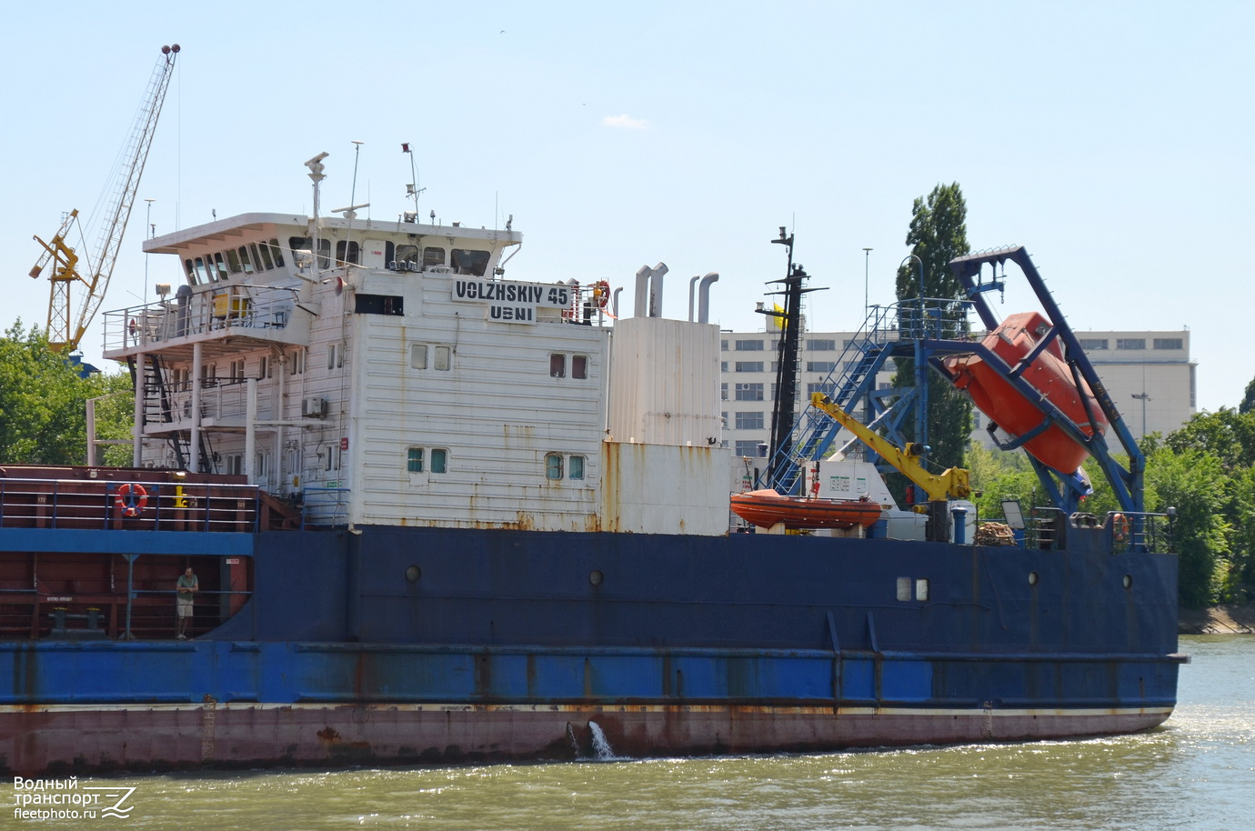 Волжский-45. Vessel superstructures
