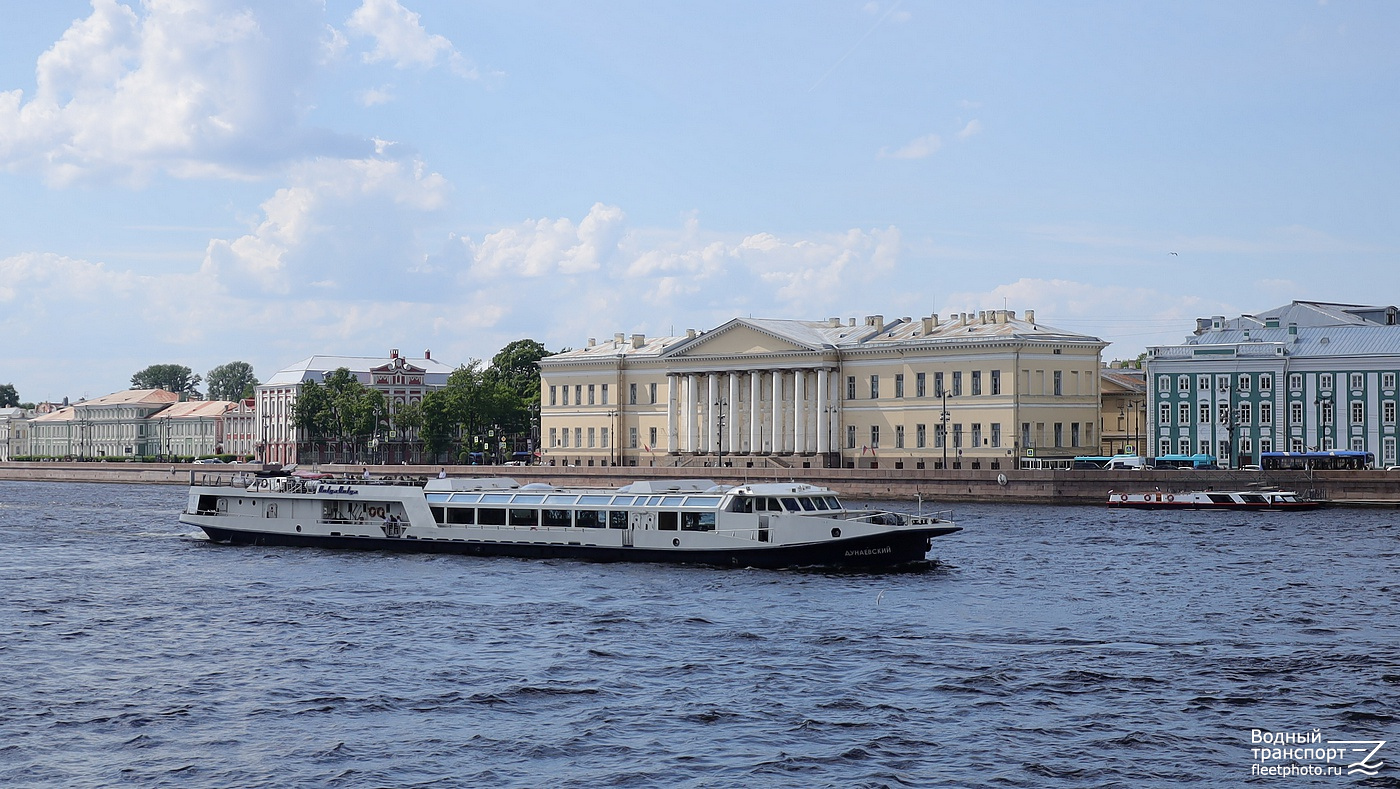 Дунаевский, Монарх