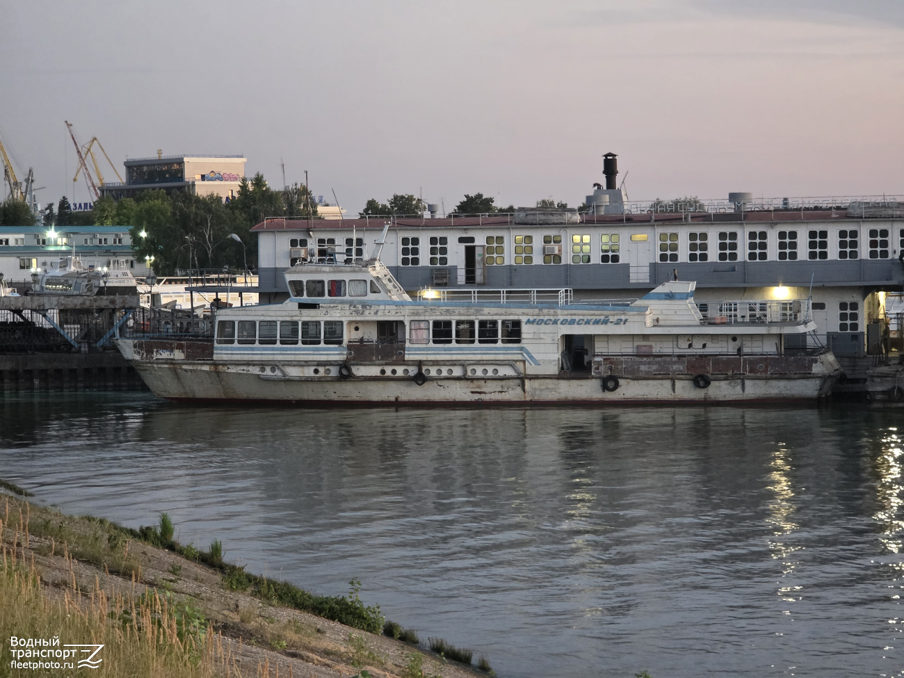 Московский-21