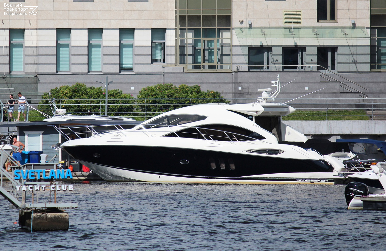 Неопознанное судно - тип Sunseeker