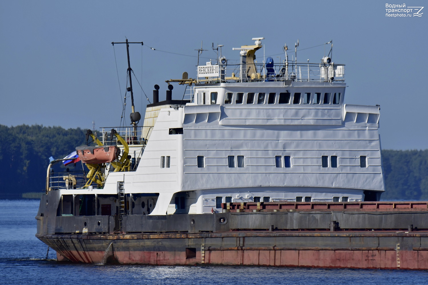 Невский-10. Vessel superstructures