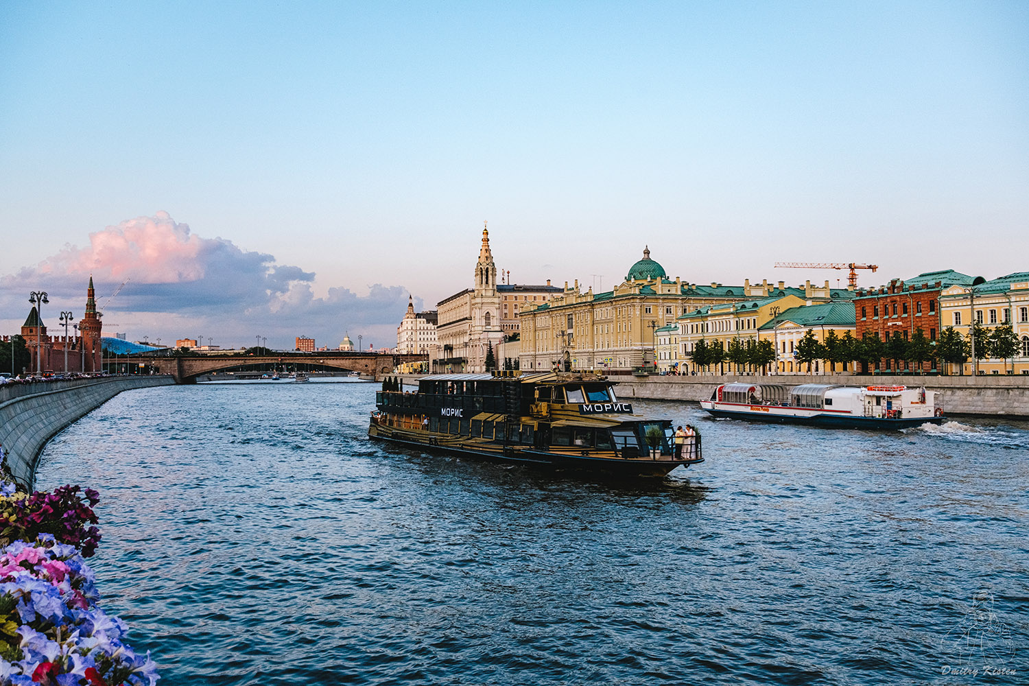 Морис, Москва Ривер