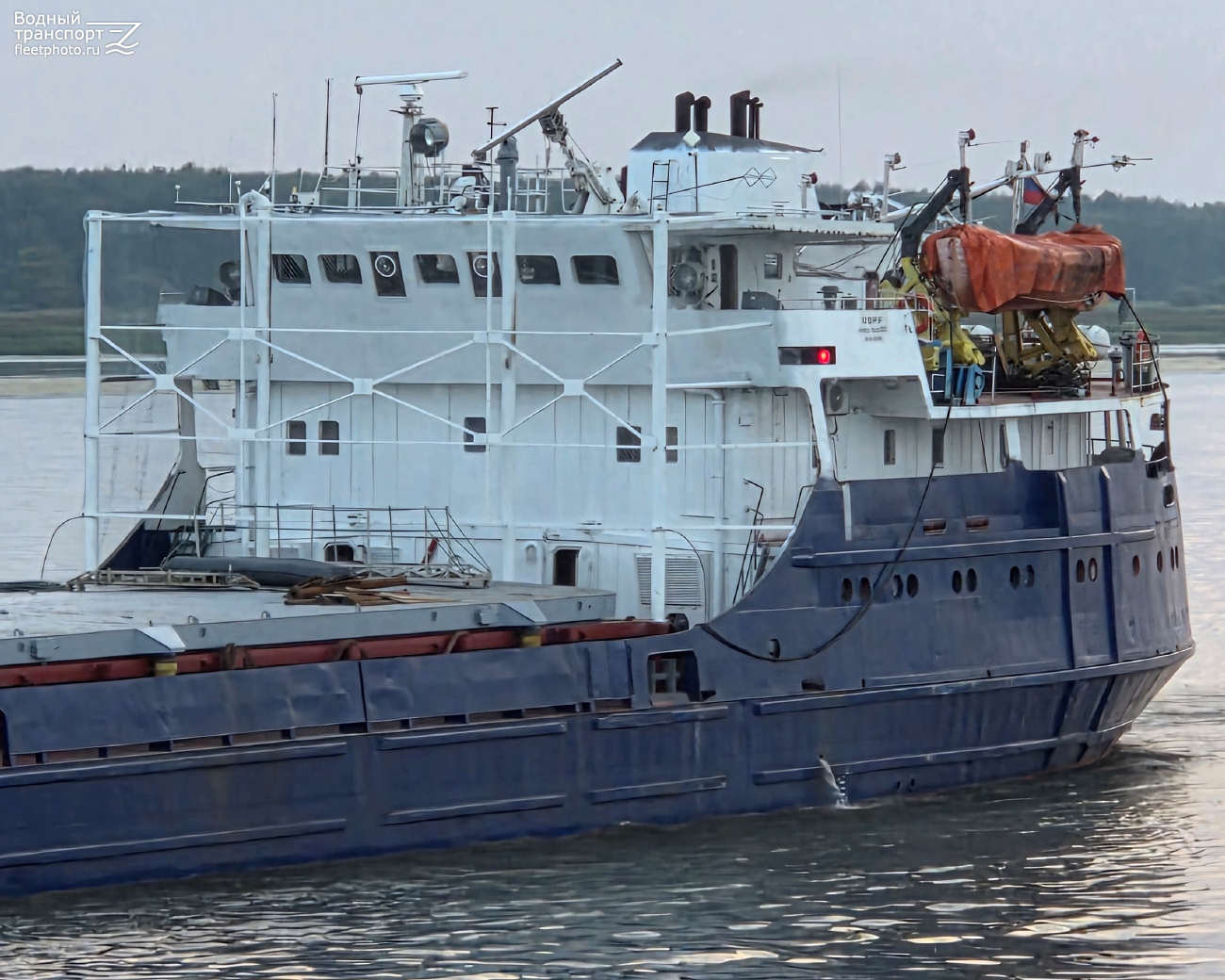 Волго-Балт 241. Vessel superstructures