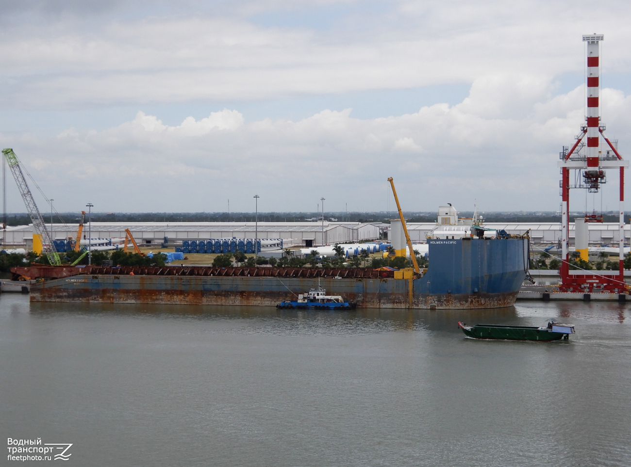 Holmen Pacific, SG-7783. Неопознанные суда