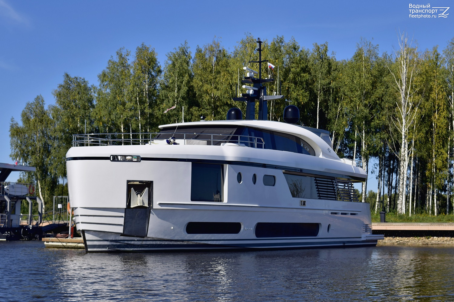 Неопознанная яхта- Azimut Magellano 30M