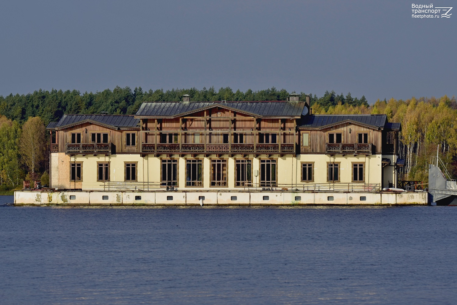 Дебаркадер-122