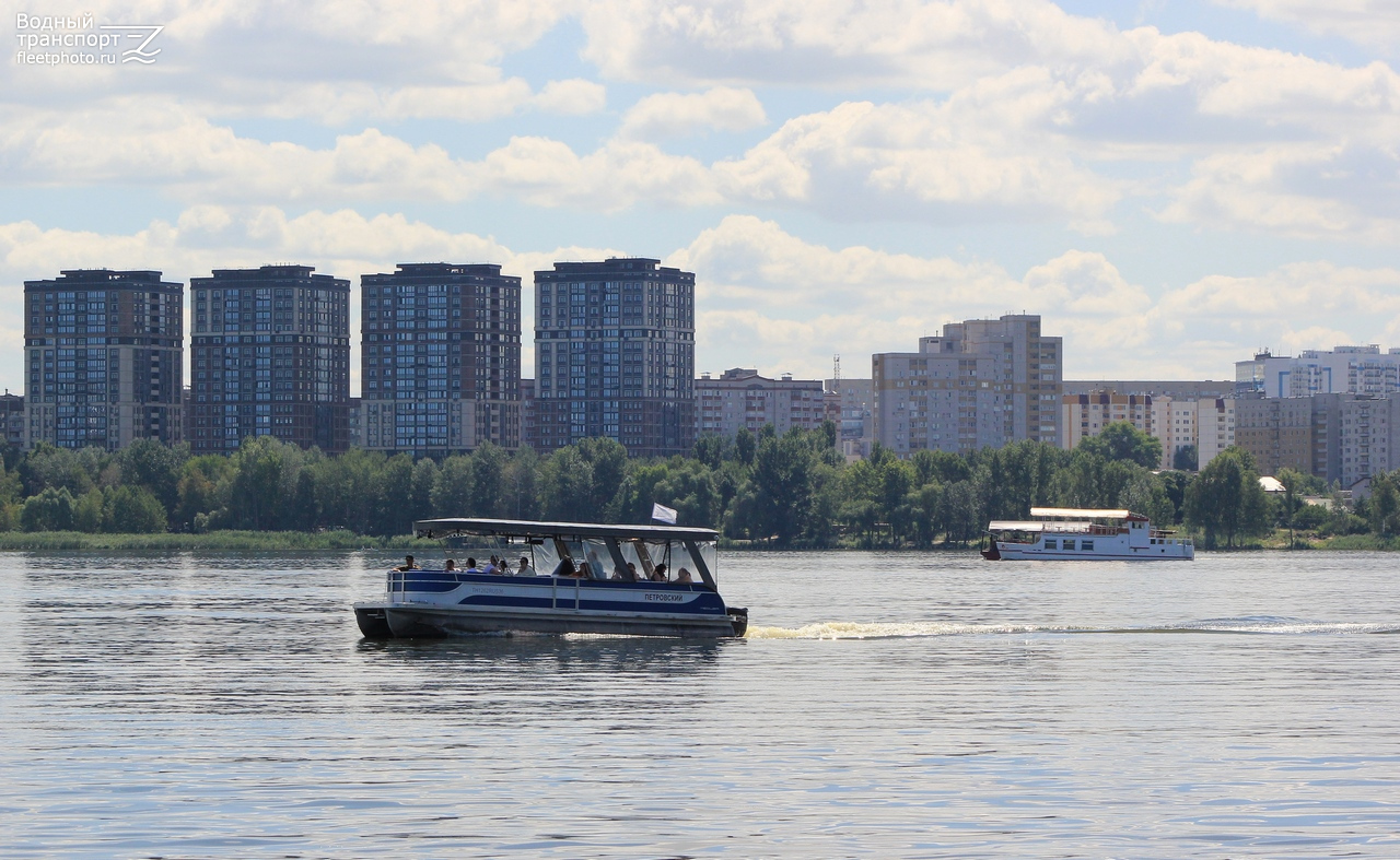 Петровский. Неопознанные суда