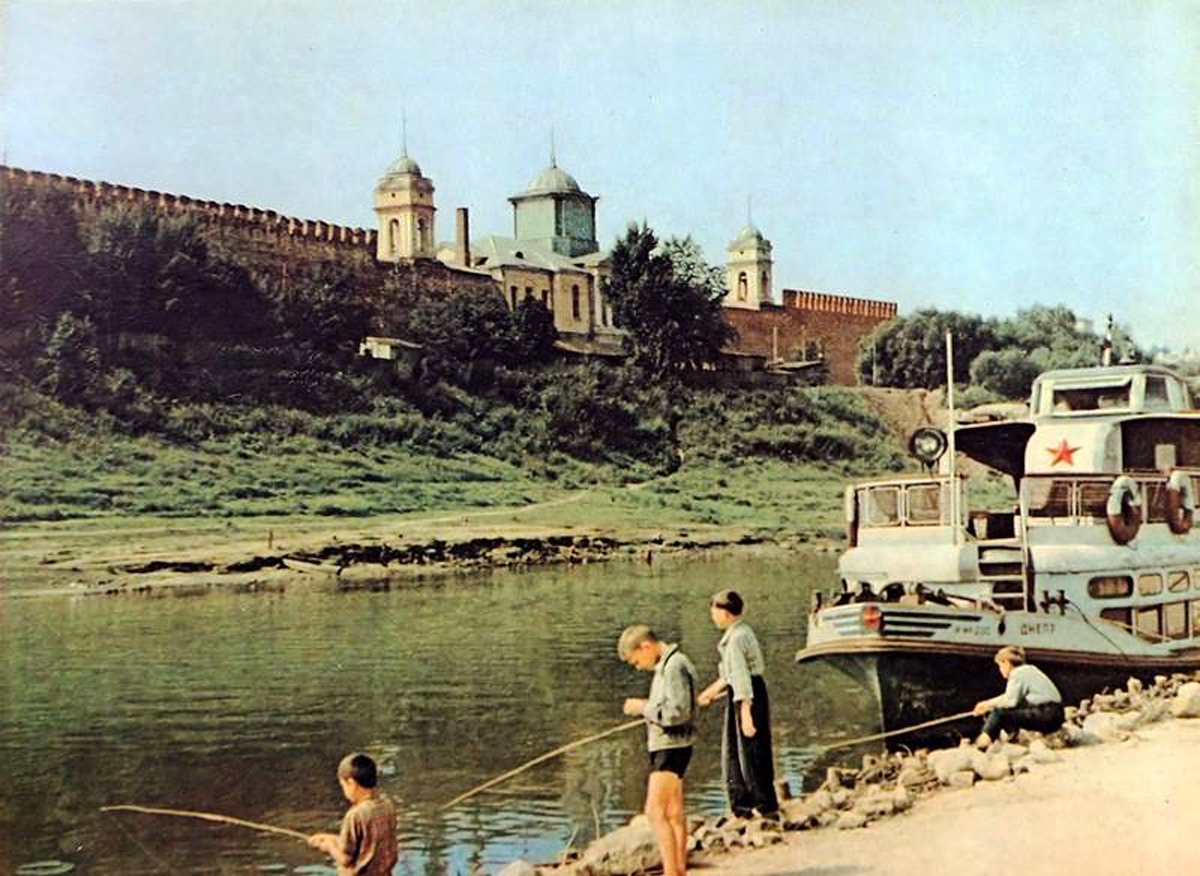 Днепр. Книги, фотоальбомы и периодические издания