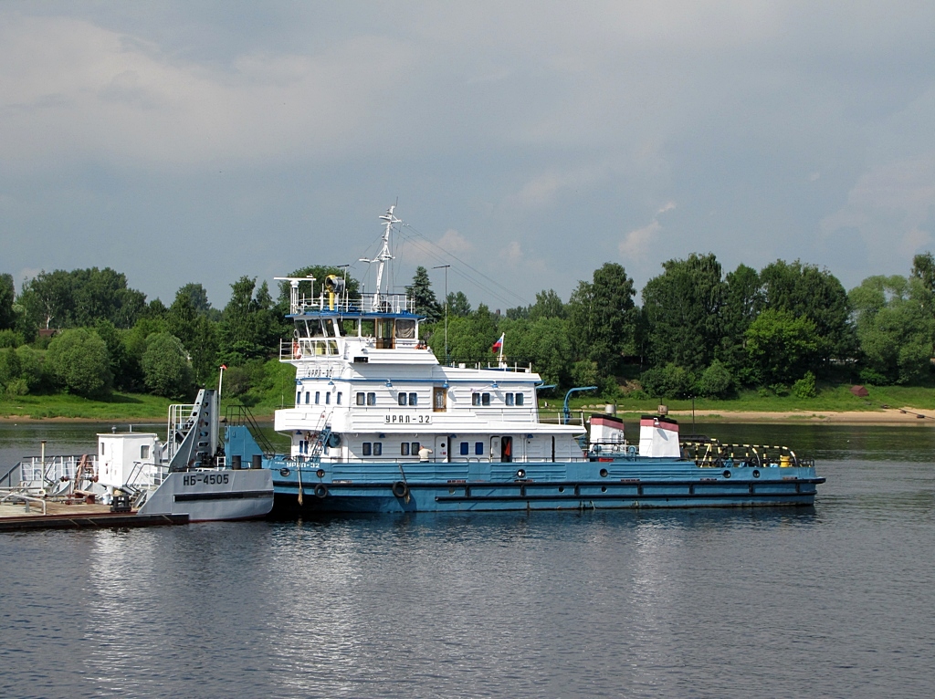 Урал-32