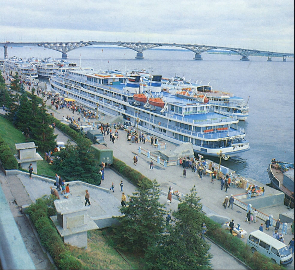 Александр Суворов. Река Волга, Саратов, Книги, фотоальбомы и периодические издания