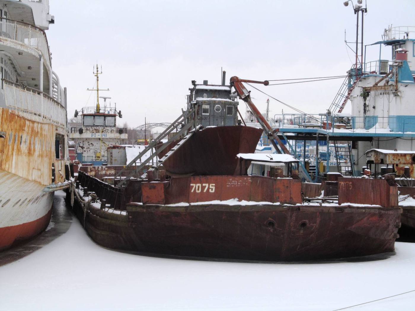 7075, Портовик