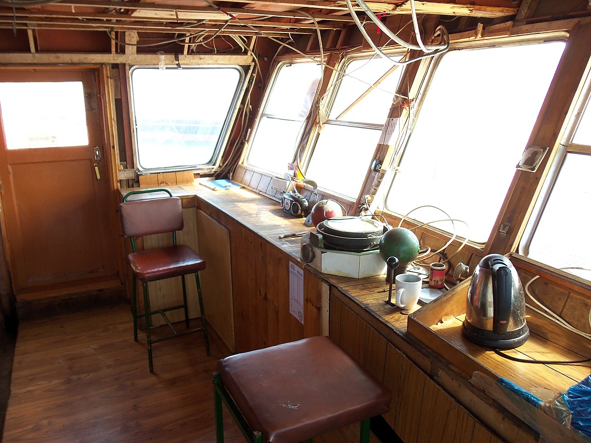 Theodora. Wheelhouses, Control panels