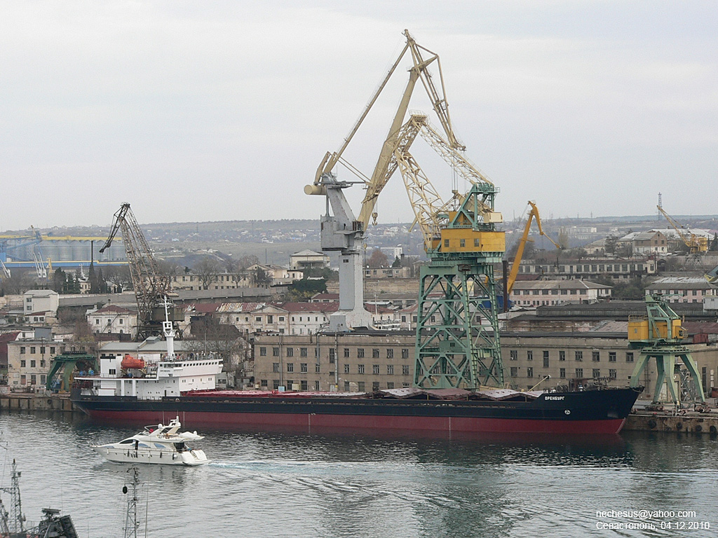 Оренбург, Неопознанное судно - тип Azimut