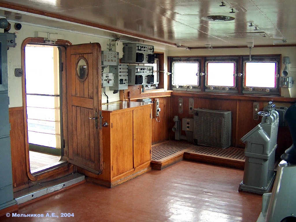 Красин. Wheelhouses, Control panels