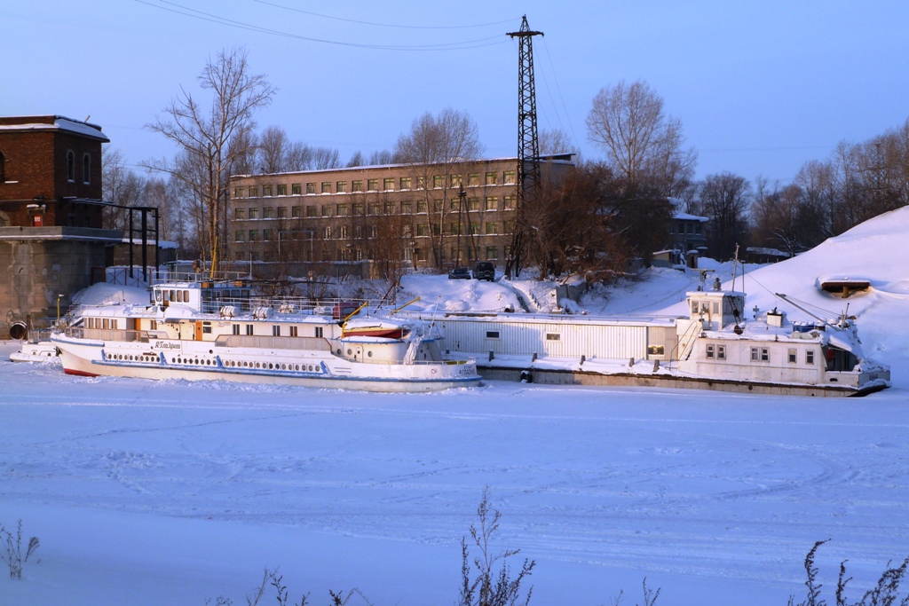 Затон новосибирск. Судоремонтный завод (Куйбышевский Затон). Затон Новосибирск судоремонтный завод. Затон Новосибирск корабль Глазунов.